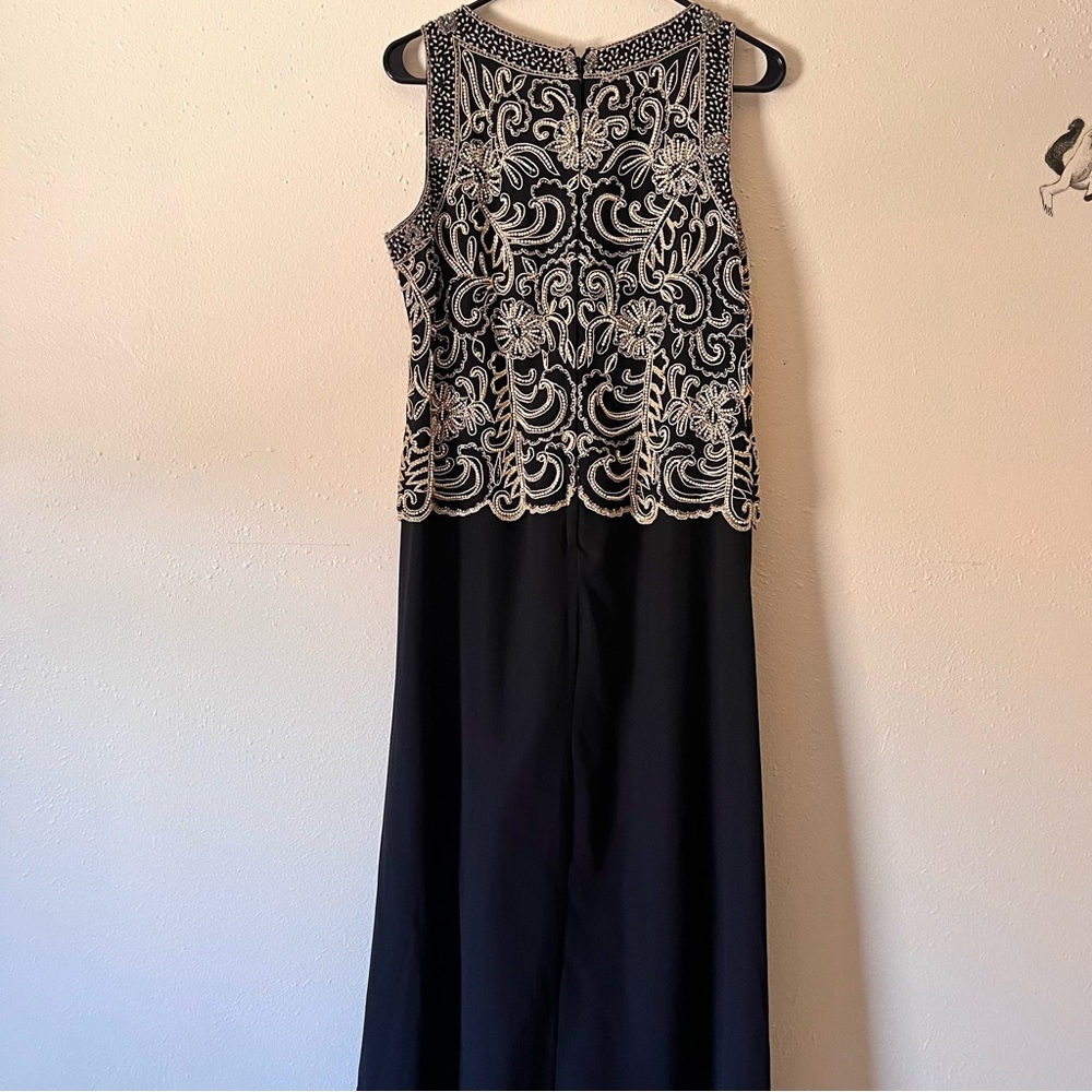 Elegant Black and Gold Sleeveless Maxi Dress